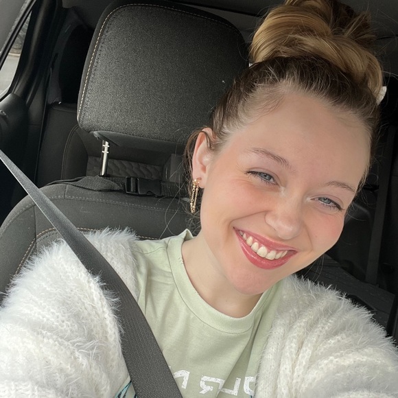 Meet your Posher, Sierra - Picture 2 of 7